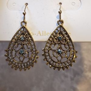 Nice dangley earrings with blue bling. Brand new.